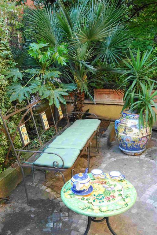 The Vault Bed & Breakfast Rom